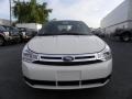 White Suede - Focus SE Sedan Photo No. 7