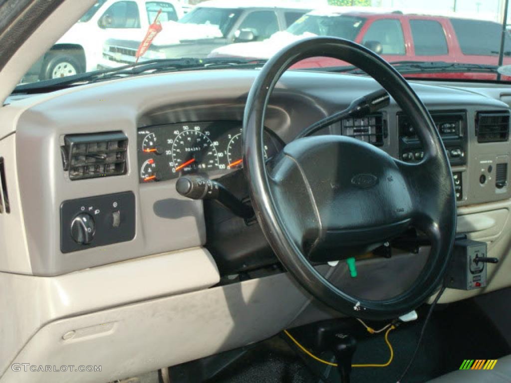 2001 F250 Super Duty XL Regular Cab 4x4 - Red / Medium Graphite photo #8