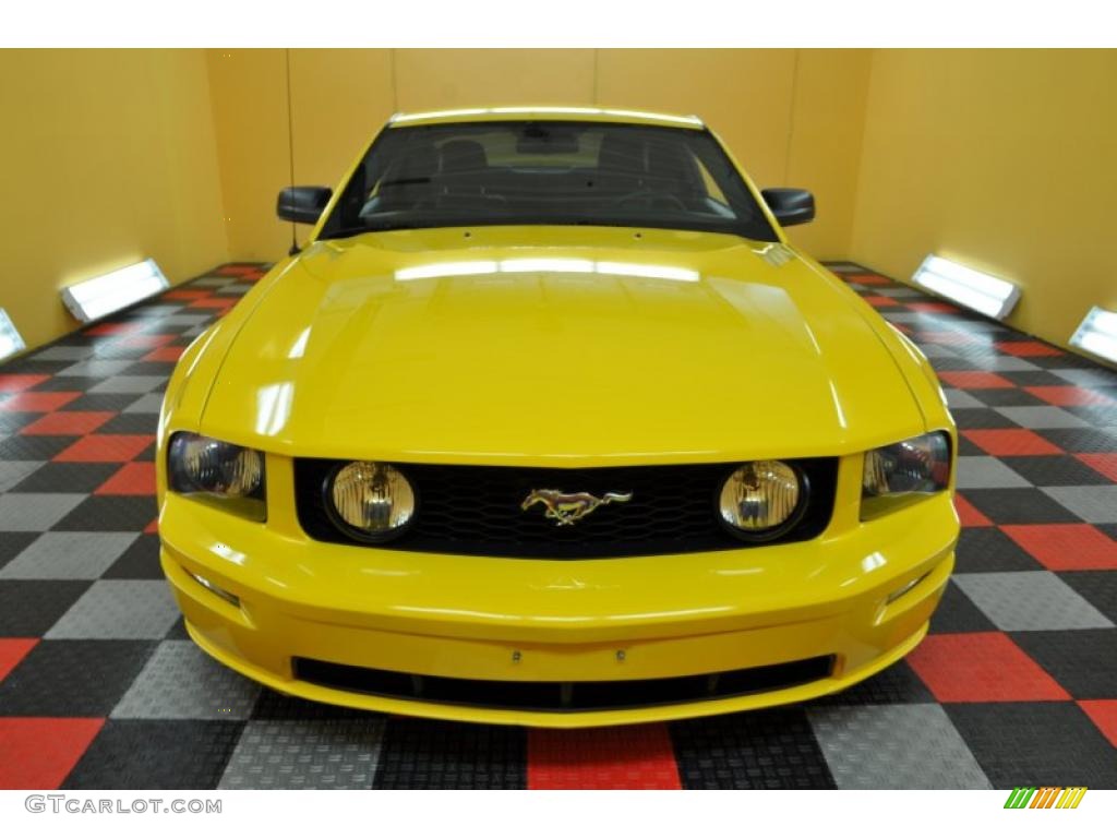 2005 Mustang GT Premium Coupe - Screaming Yellow / Dark Charcoal photo #2