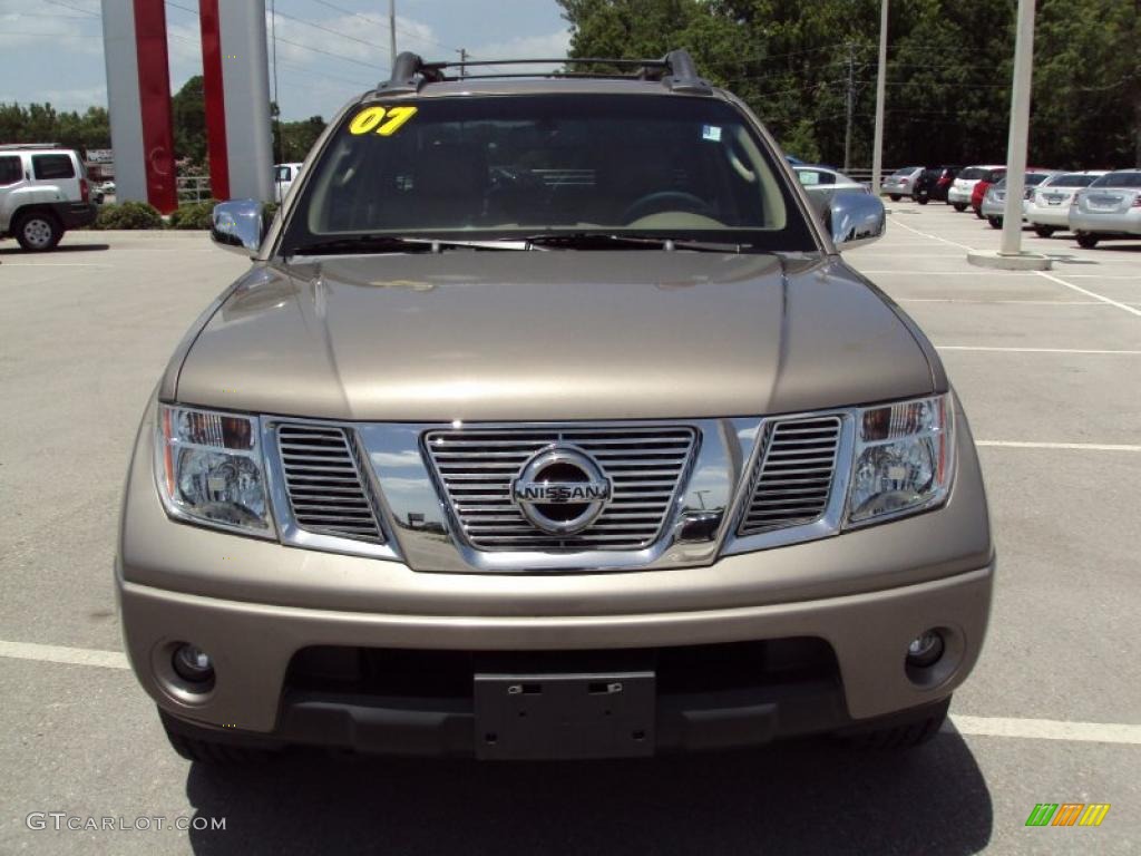 2007 Frontier LE Crew Cab - Desert Stone / Desert photo #13
