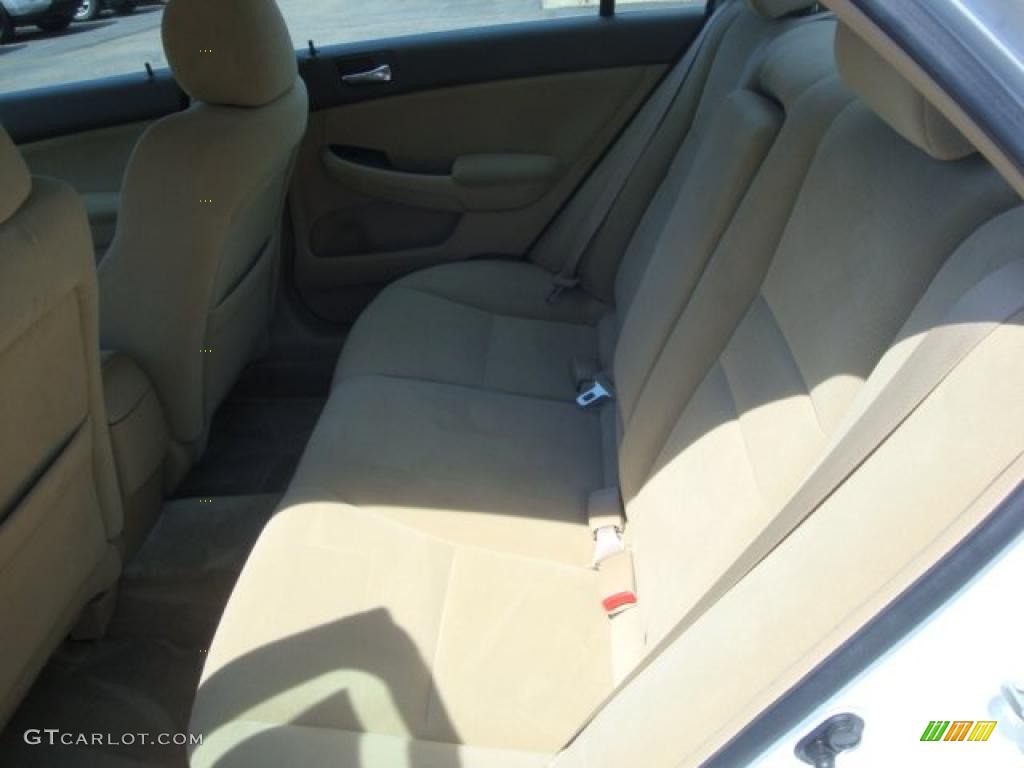 2007 Accord SE V6 Sedan - Taffeta White / Ivory photo #9