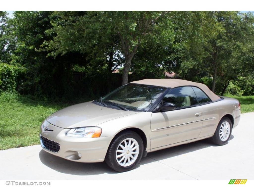2002 Sebring LXi Convertible - Light Almond Pearl Metallic / Sandstone photo #2