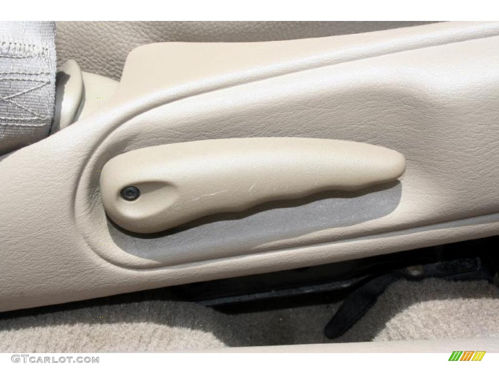 2002 Sebring LXi Convertible - Light Almond Pearl Metallic / Sandstone photo #98