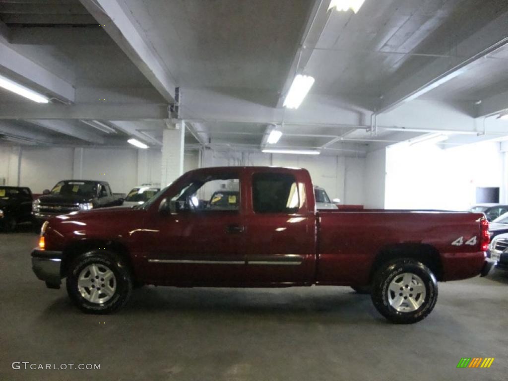 2005 Silverado 1500 LS Extended Cab 4x4 - Sport Red Metallic / Dark Charcoal photo #10