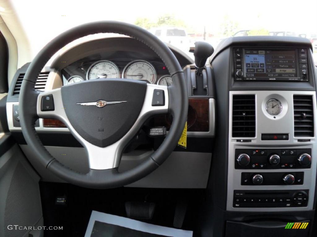 2010 Town & Country Touring - Inferno Red Crystal Pearl / Dark Slate Gray/Light Shale photo #14