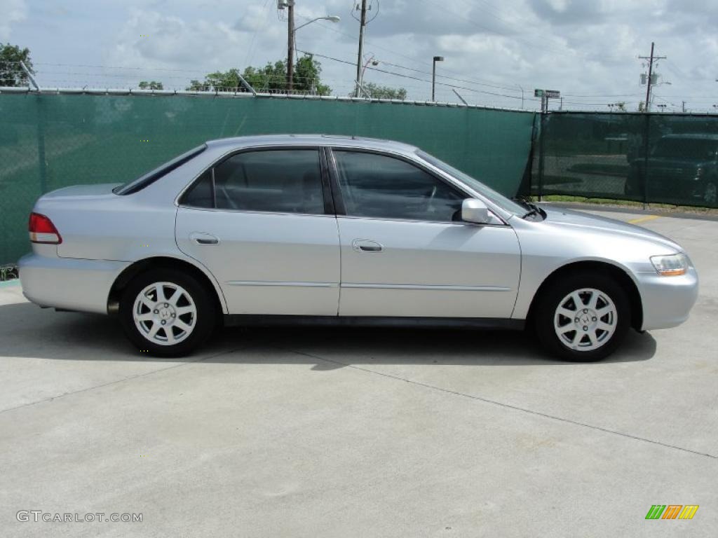 2002 Accord SE Sedan - Satin Silver Metallic / Quartz Gray photo #2