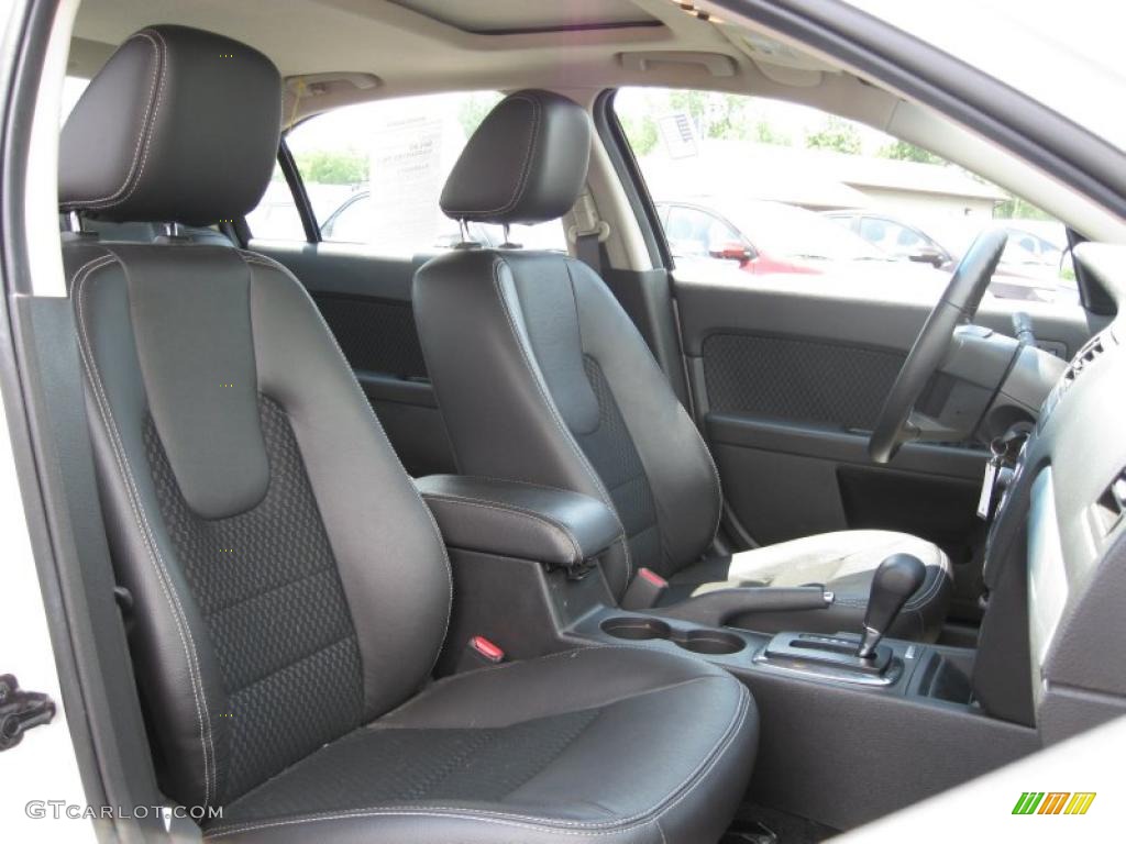 2009 Fusion SE V6 - White Suede / Charcoal Black photo #23