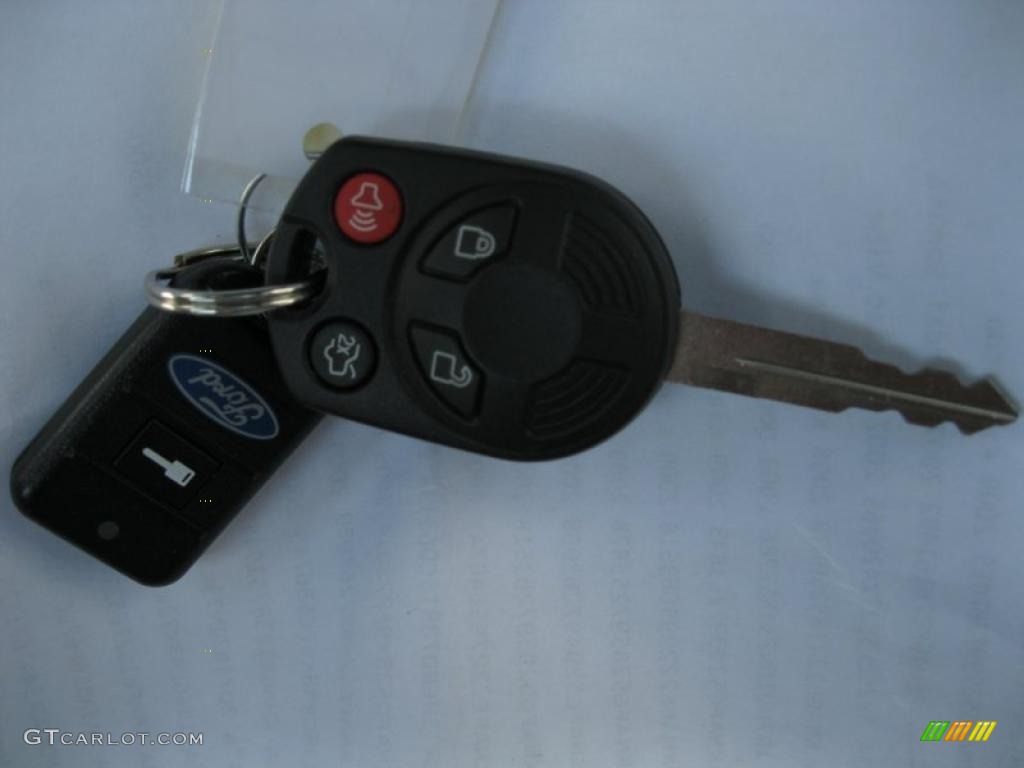 2009 Fusion SE V6 - White Suede / Charcoal Black photo #37