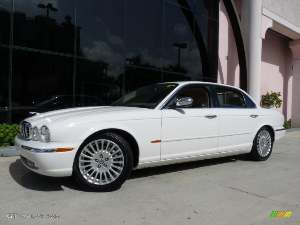 White Onyx Jaguar XJ