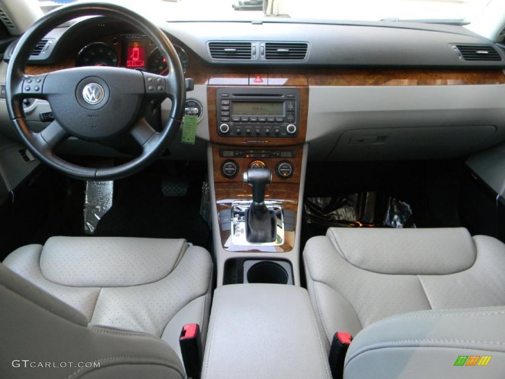 2007 Volkswagen Passat 3.6 4Motion Wagon Classic Grey Dashboard Photo #33410609