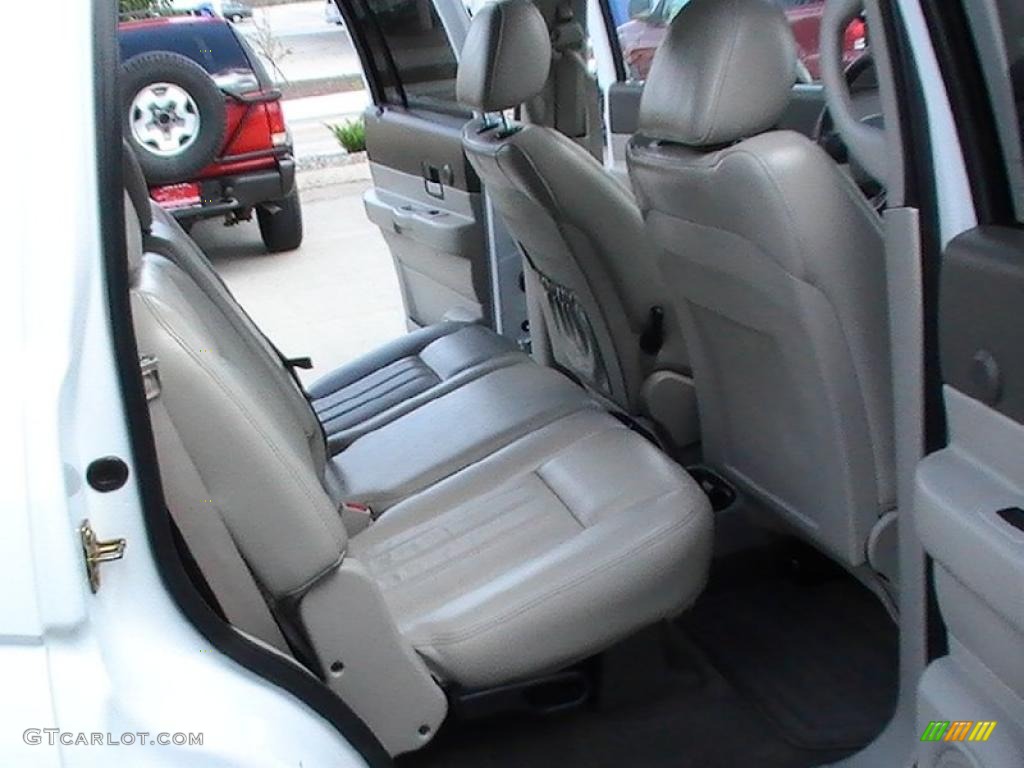 2004 Durango Limited 4x4 - Bright White / Khaki photo #40