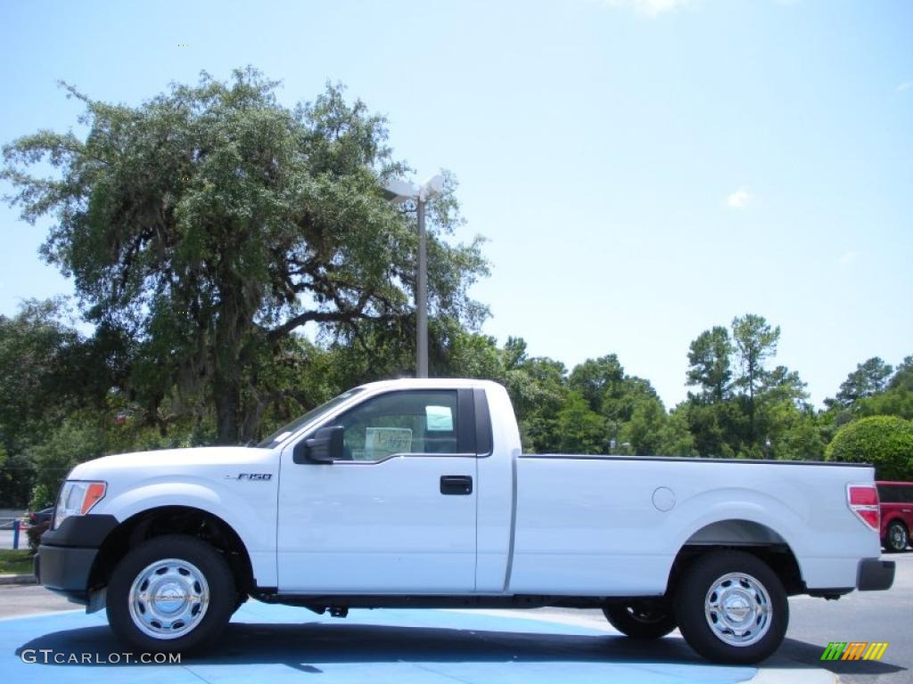 2010 F150 XL Regular Cab - Oxford White / Medium Stone photo #2