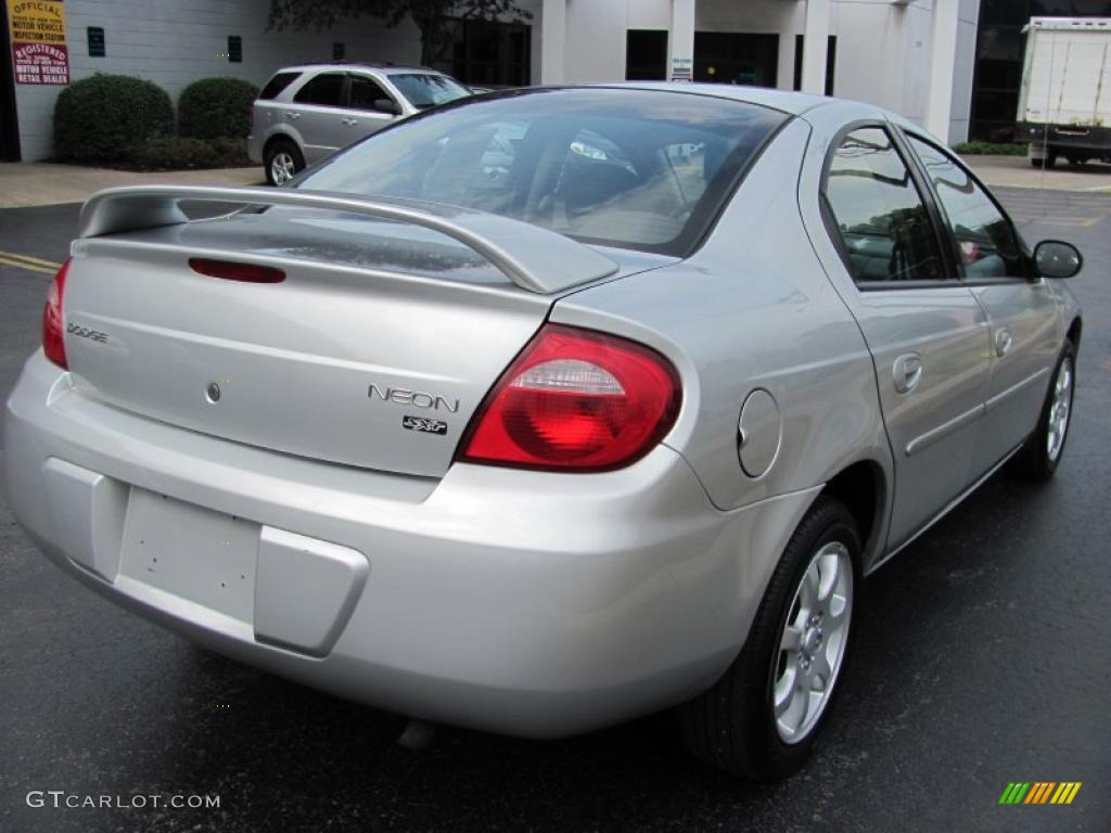 2004 Neon SXT - Bright Silver Metallic / Dark Slate Gray photo #2