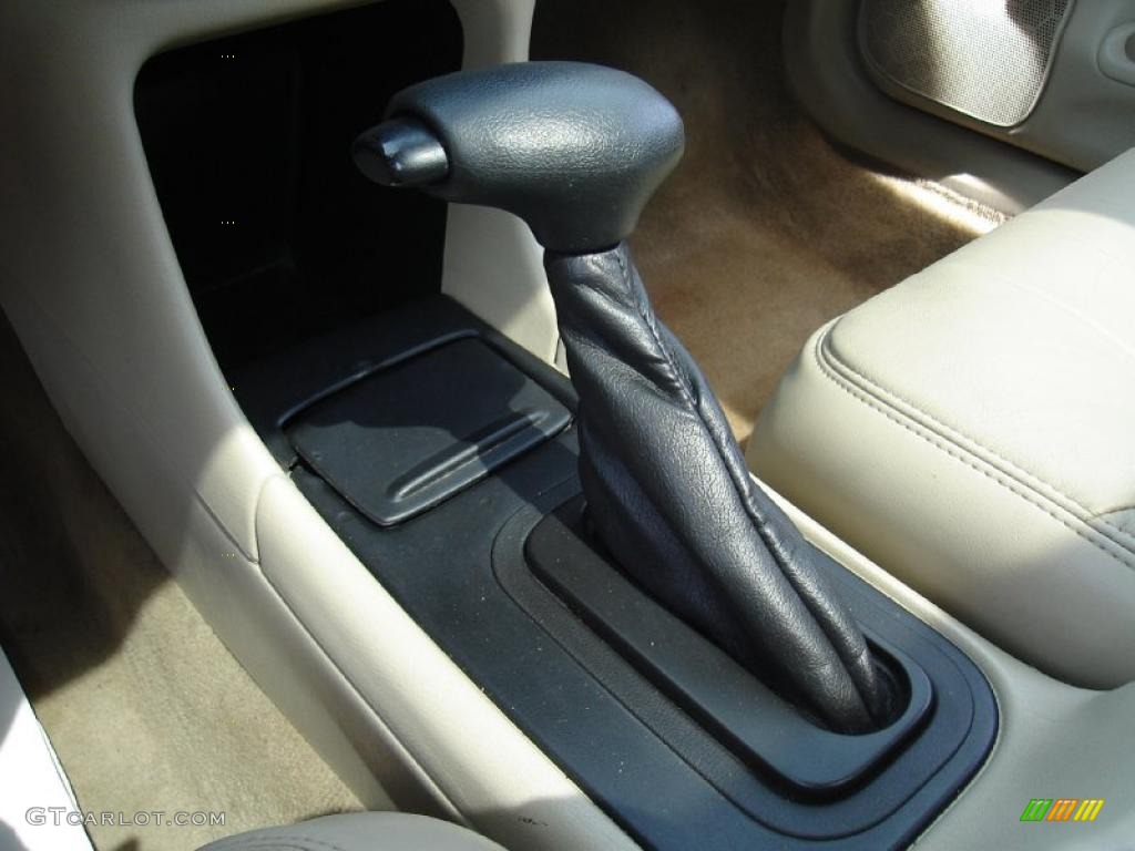 2004 Impala LS - White / Neutral Beige photo #28