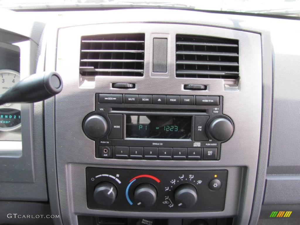 2007 Dakota SLT Quad Cab 4x4 - Detonator Yellow / Medium Slate Gray photo #5