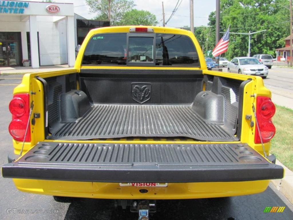 2007 Dakota SLT Quad Cab 4x4 - Detonator Yellow / Medium Slate Gray photo #6