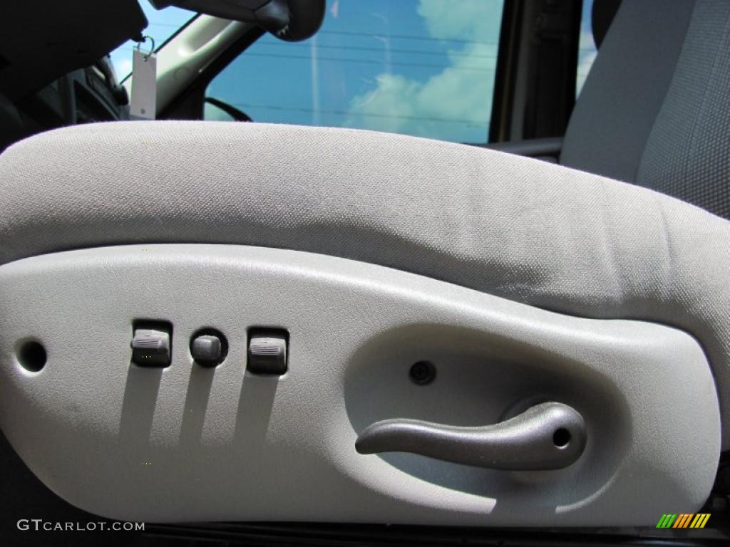 2007 Dakota SLT Quad Cab 4x4 - Detonator Yellow / Medium Slate Gray photo #9