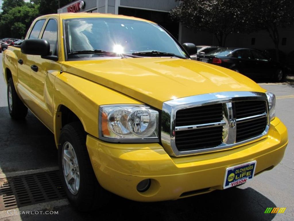 2007 Dakota SLT Quad Cab 4x4 - Detonator Yellow / Medium Slate Gray photo #18