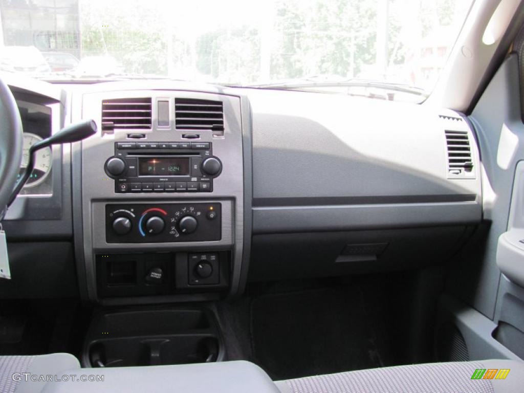 2007 Dakota SLT Quad Cab 4x4 - Detonator Yellow / Medium Slate Gray photo #21