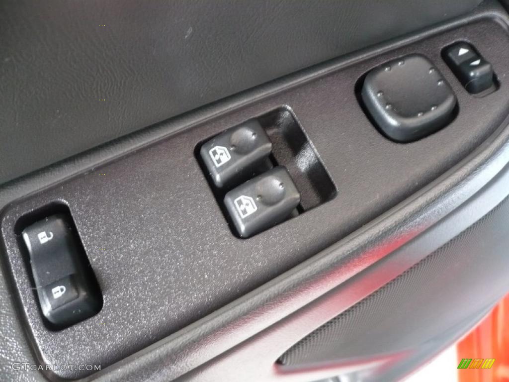 2004 Silverado 1500 LS Extended Cab 4x4 - Victory Red / Dark Charcoal photo #8