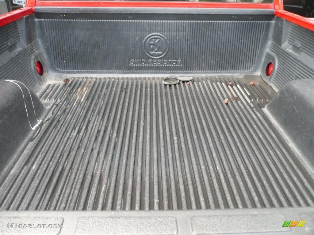 2004 Silverado 1500 LS Extended Cab 4x4 - Victory Red / Dark Charcoal photo #11