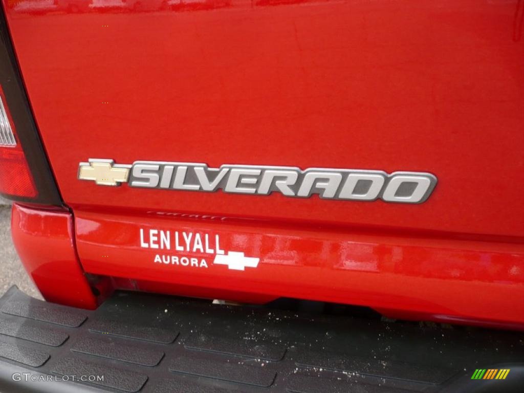2004 Silverado 1500 LS Extended Cab 4x4 - Victory Red / Dark Charcoal photo #12