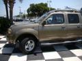 2001 Gold Rush Metallic Nissan Frontier SE V6 Crew Cab  photo #32