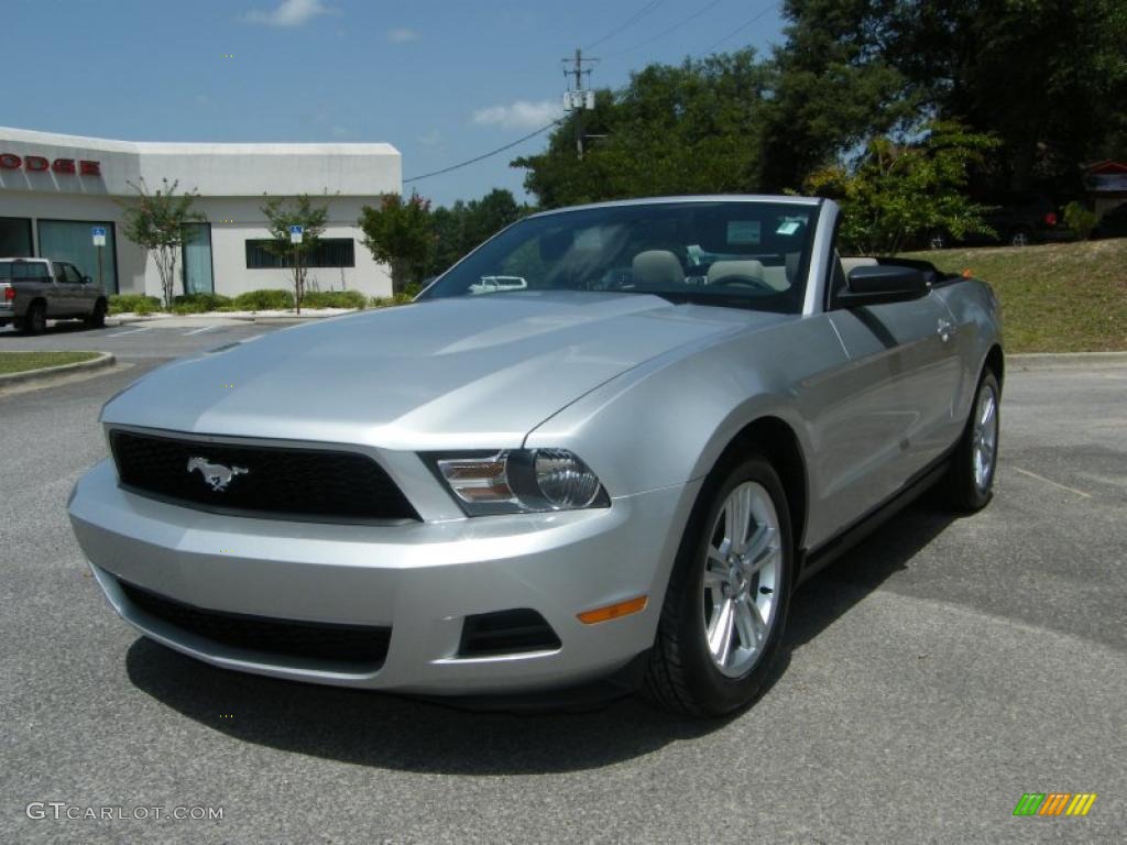 2010 Mustang V6 Convertible - Brilliant Silver Metallic / Stone photo #13