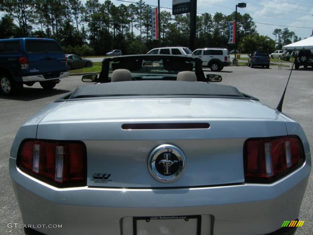 2010 Mustang V6 Convertible - Brilliant Silver Metallic / Stone photo #16