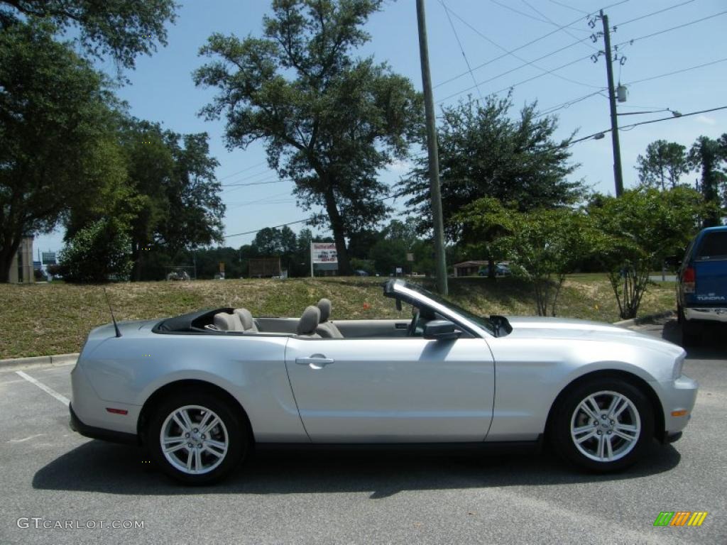 2010 Mustang V6 Convertible - Brilliant Silver Metallic / Stone photo #18