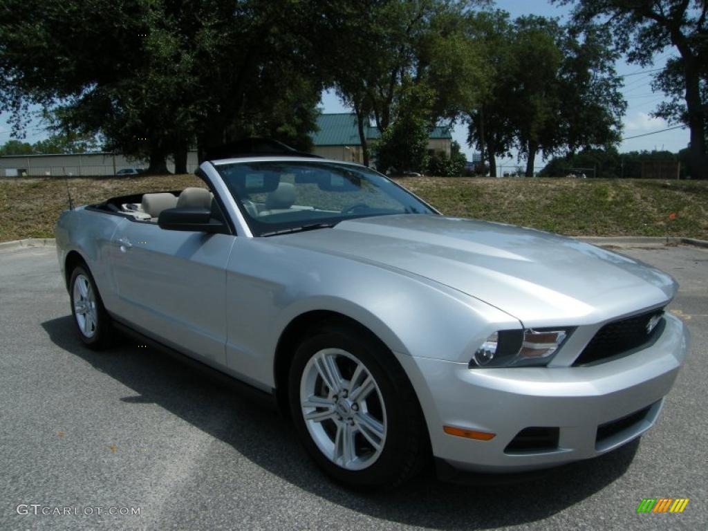 2010 Mustang V6 Convertible - Brilliant Silver Metallic / Stone photo #19