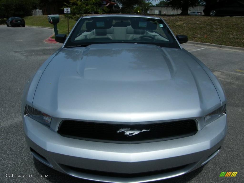 2010 Mustang V6 Convertible - Brilliant Silver Metallic / Stone photo #20