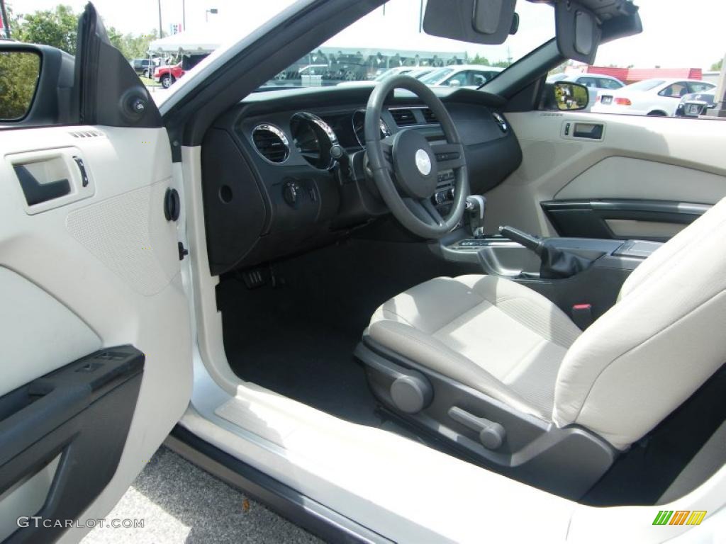 2010 Mustang V6 Convertible - Brilliant Silver Metallic / Stone photo #21