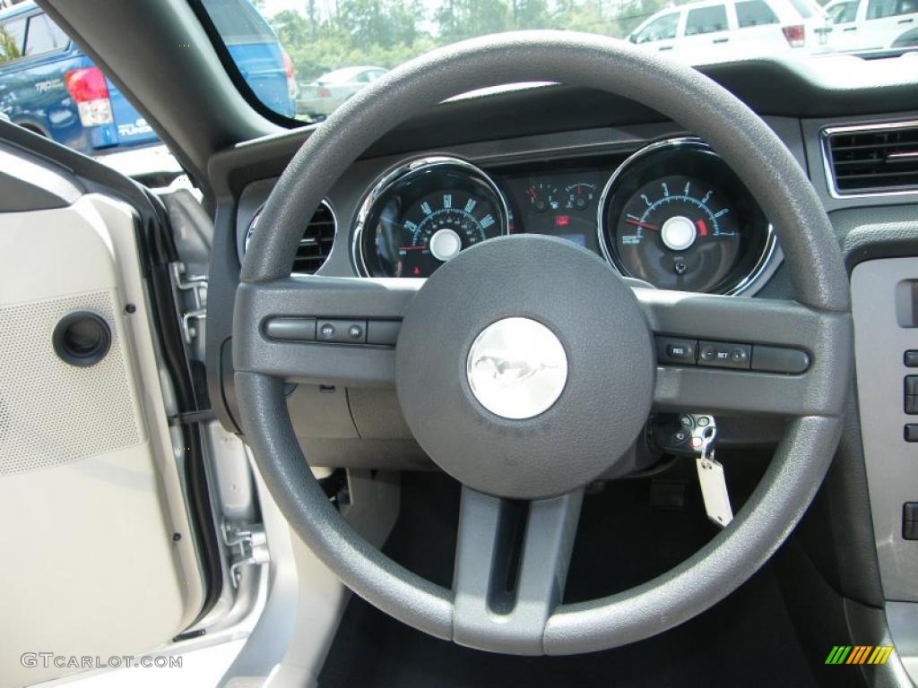 2010 Mustang V6 Convertible - Brilliant Silver Metallic / Stone photo #27