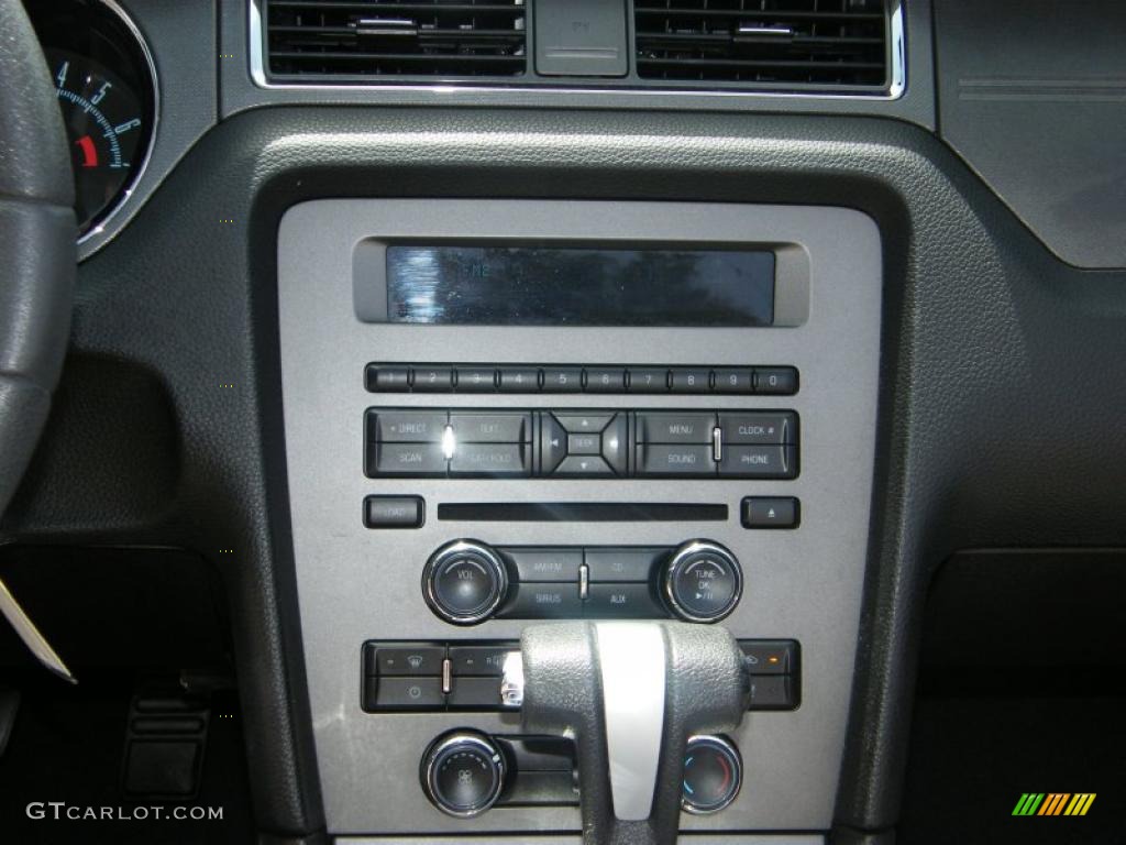 2010 Mustang V6 Convertible - Brilliant Silver Metallic / Stone photo #28