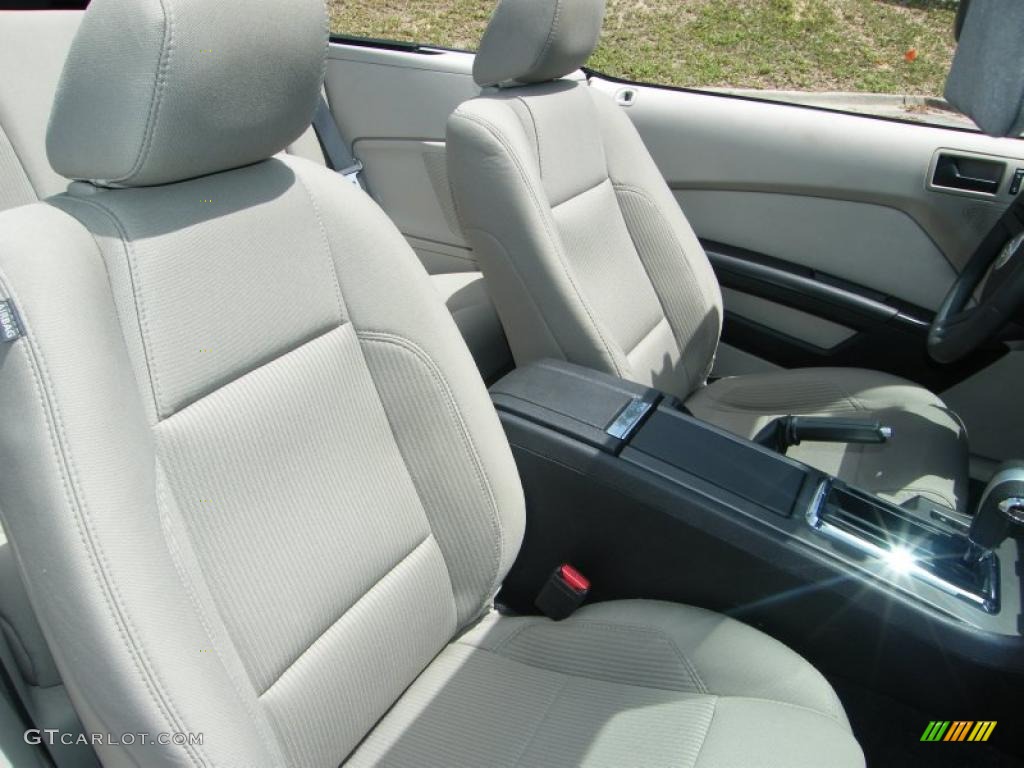2010 Mustang V6 Convertible - Brilliant Silver Metallic / Stone photo #32