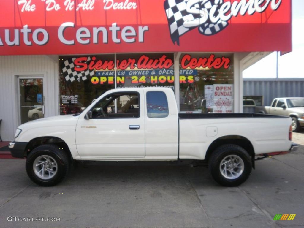 White Toyota Tacoma