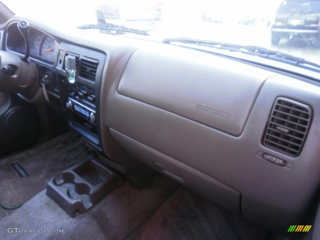 1998 Tacoma SR5 Extended Cab - White / Oak photo #33