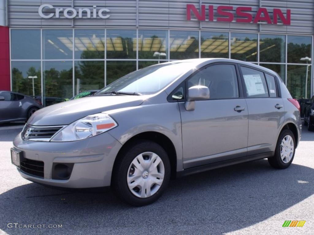 2011 Versa 1.8 S Hatchback - Magnetic Gray Metallic / Charcoal photo #1