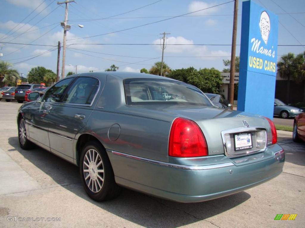 2003 Town Car Limited - Light Tundra Metallic / Medium Dark Parchment/Light Parchment photo #6