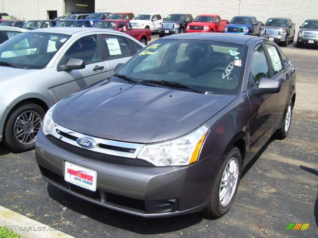 2010 Focus SE Sedan - Sterling Grey Metallic / Charcoal Black photo #1