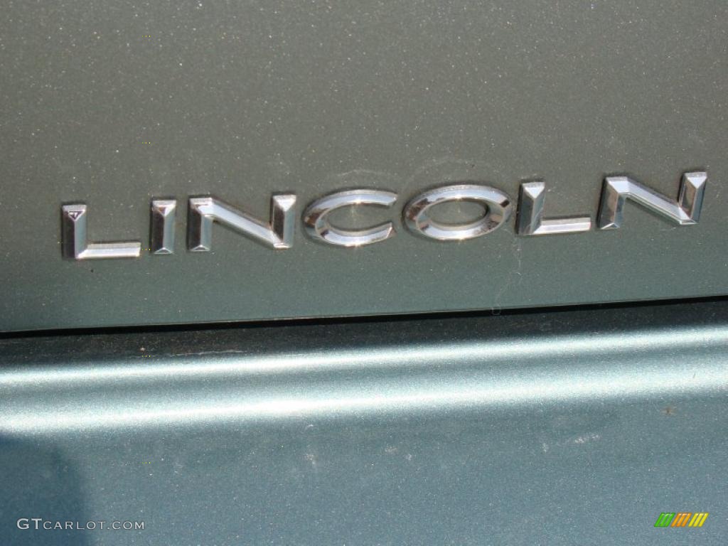 2003 Town Car Limited - Light Tundra Metallic / Medium Dark Parchment/Light Parchment photo #34
