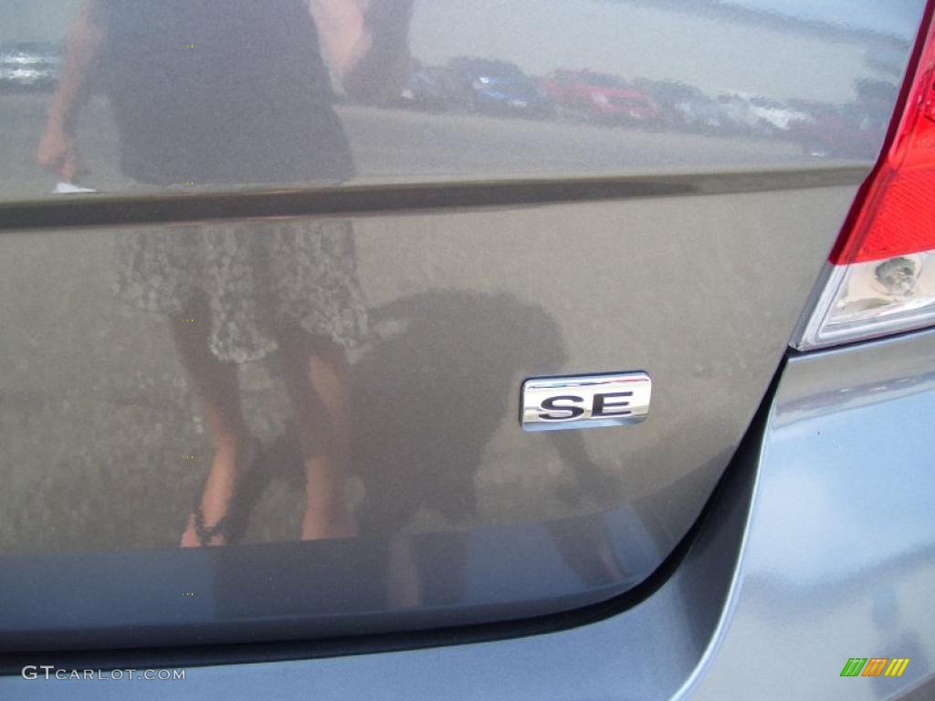 2010 Focus SE Sedan - Sterling Grey Metallic / Charcoal Black photo #7