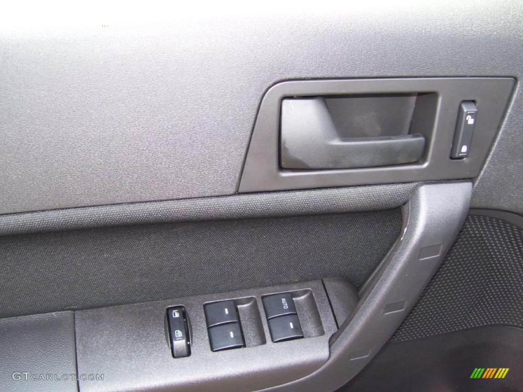 2010 Focus SE Sedan - Sterling Grey Metallic / Charcoal Black photo #13