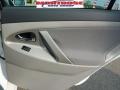 Super White - Camry SE Photo No. 23
