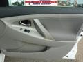 Super White - Camry SE Photo No. 26