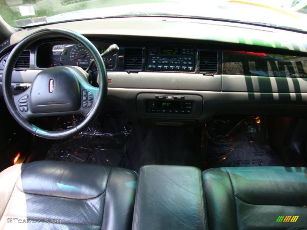 2000 Town Car Signature - Silver Frost Metallic / Deep Charcoal photo #25