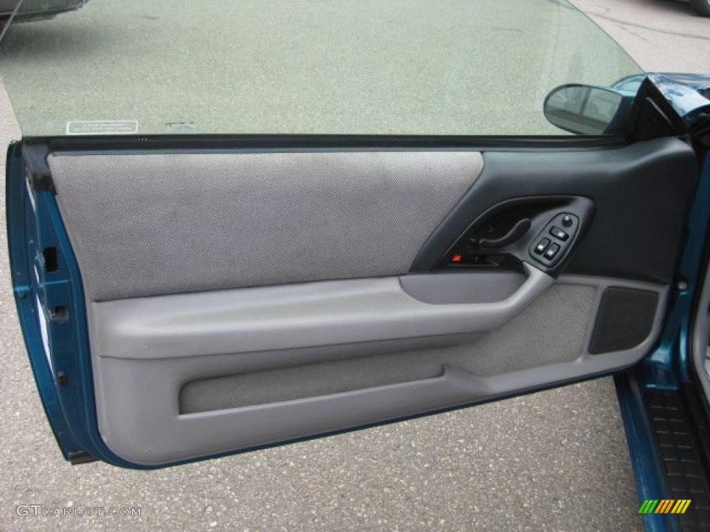 1995 Chevrolet Camaro Coupe Dark Gray Door Panel Photo #33451674