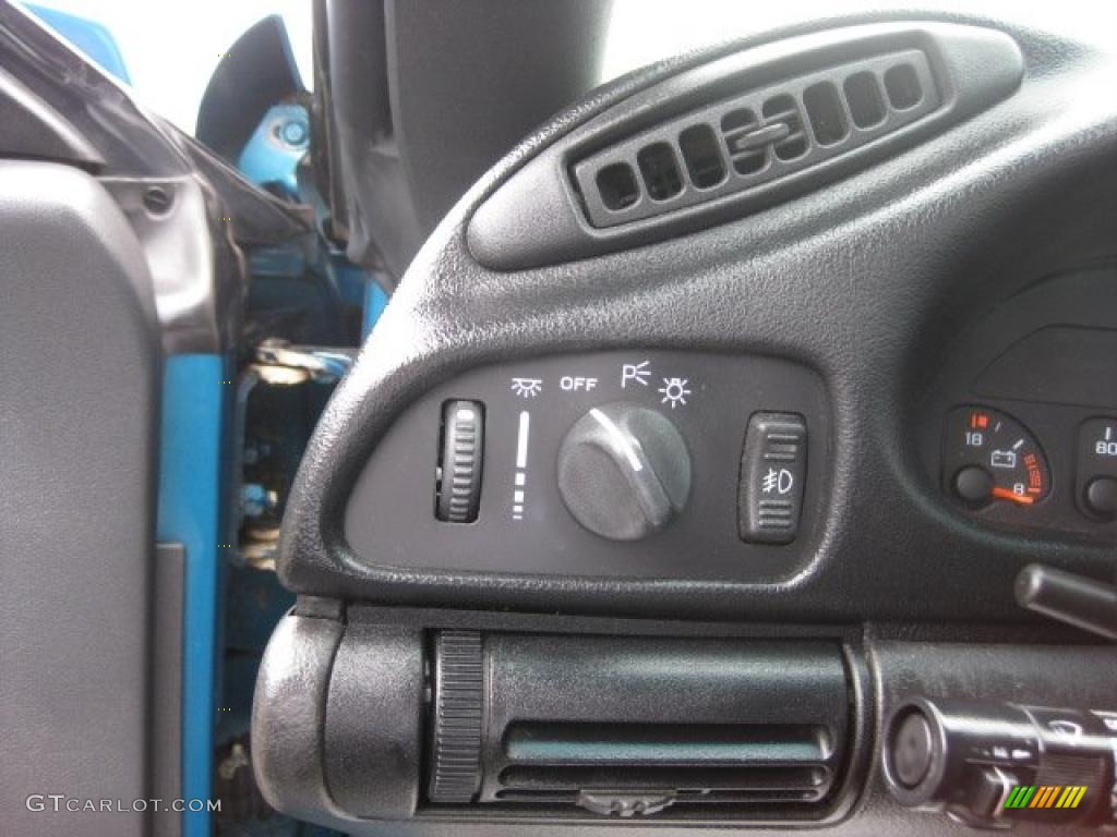 1995 Chevrolet Camaro Coupe Controls Photo #33451746