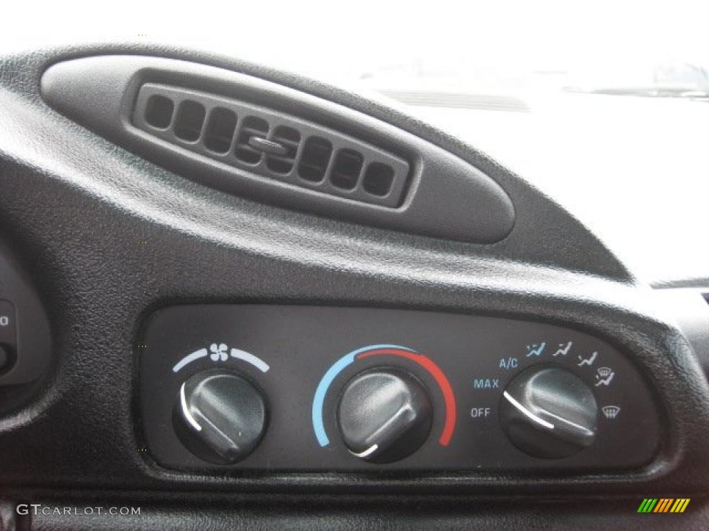 1995 Chevrolet Camaro Coupe Controls Photo #33451790